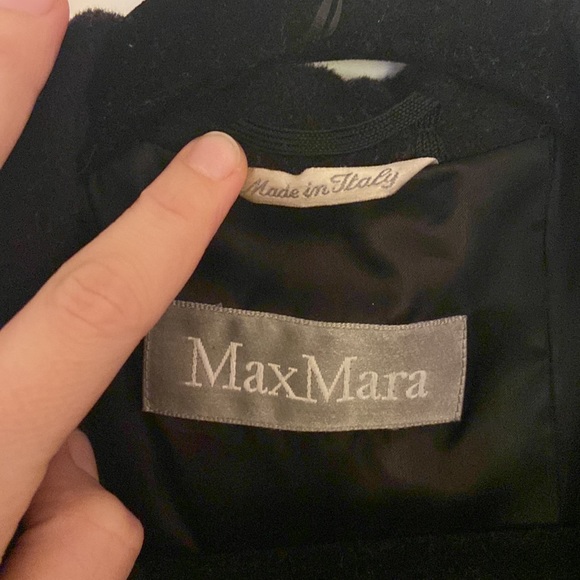 MaxMara Elegant Black Long Coat - Picture 4 of 8